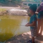 criança pescando no pesque e pague lagoas