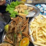 porções de peixe e batata frita